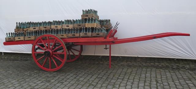 Geveerde tweewielkar met open laadvlak, Karrenmuseum Essen